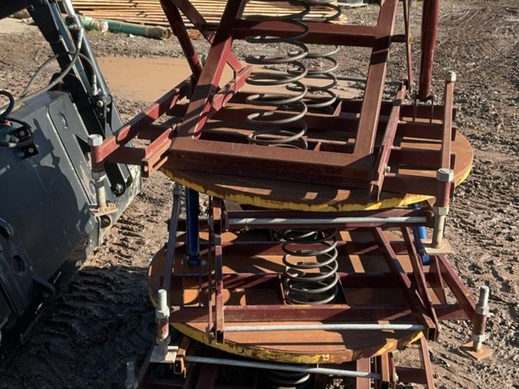 #209-•-pallet-lumber-stackers-image-4