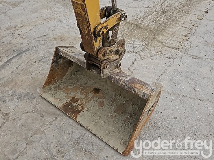 2014-takeuchi-tb235-image-22