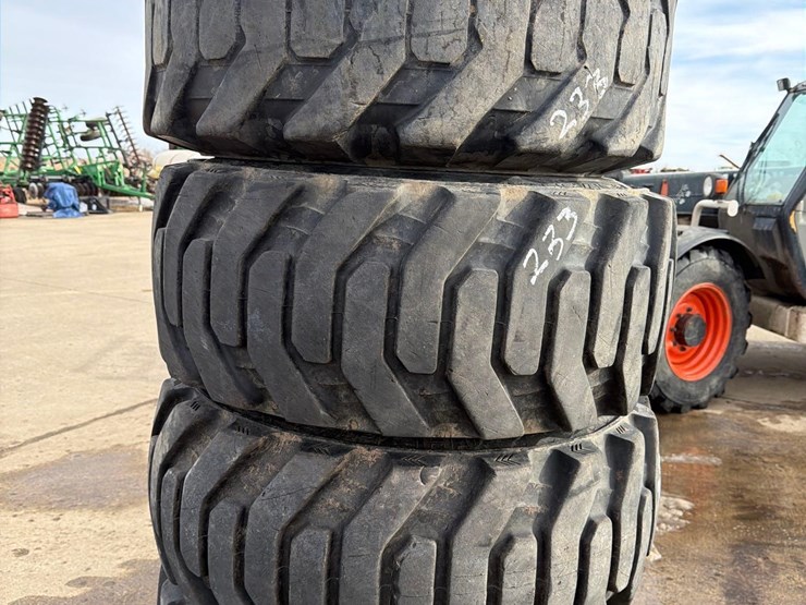 5-14-17.5-skidloader-tires-image-4