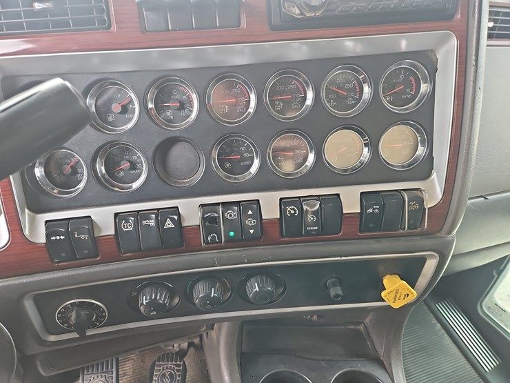 2007-kenworth-t800-image-33