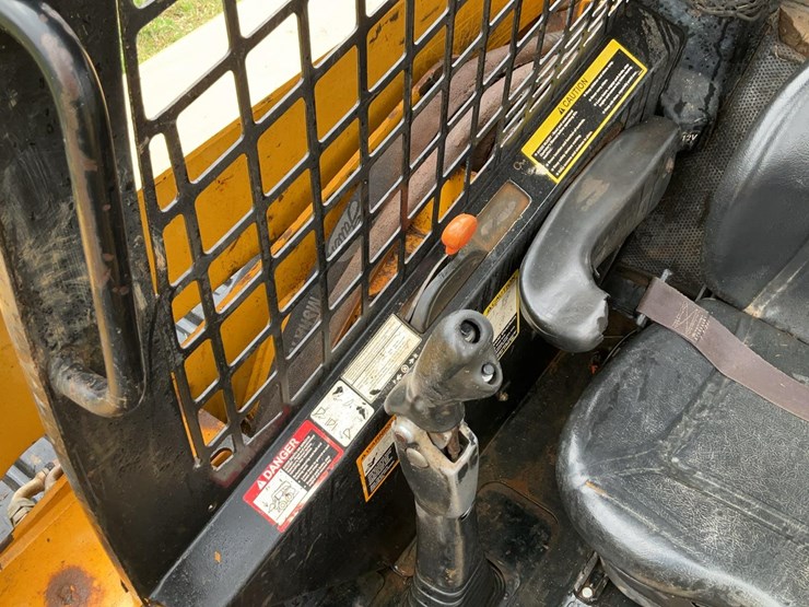 2003-deere-ct332-image-11