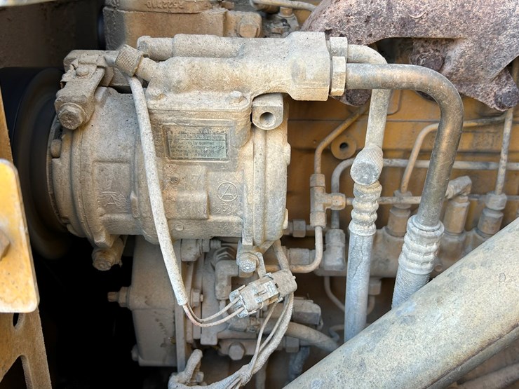 2010-deere-544k-image-45