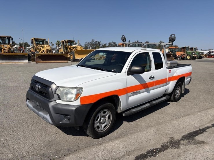 2013-toyota-tacoma-image-1