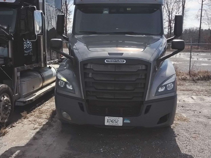 2020-freightliner-cascadia-126-image-27