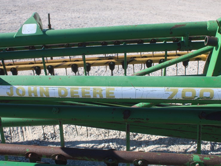 john-deere-700-image-22