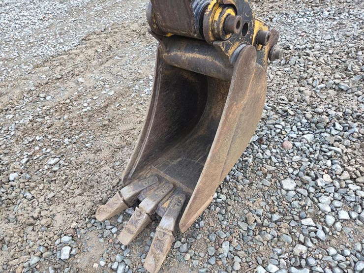 2020-deere-26g-image-11