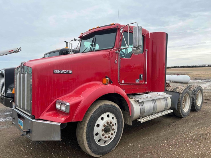 2010-kenworth-t800-image-1