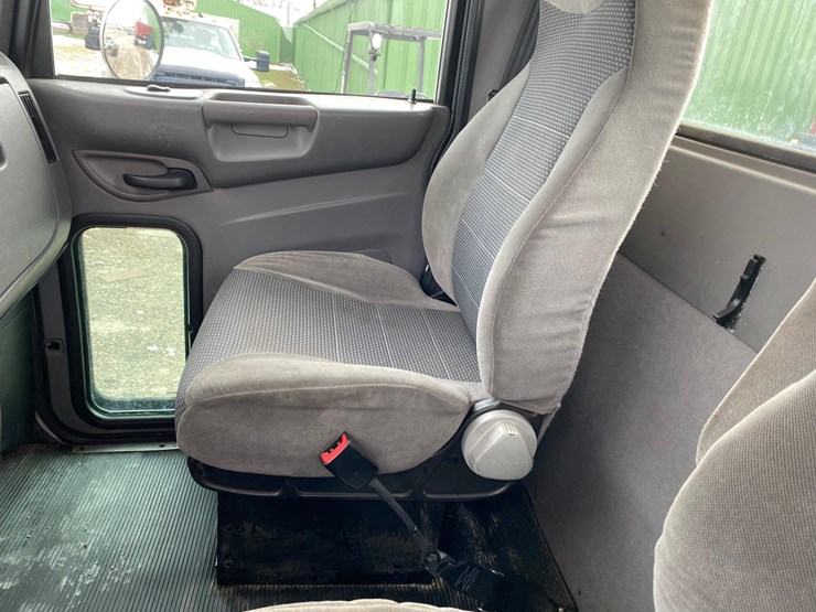 2016-peterbilt-325-image-72