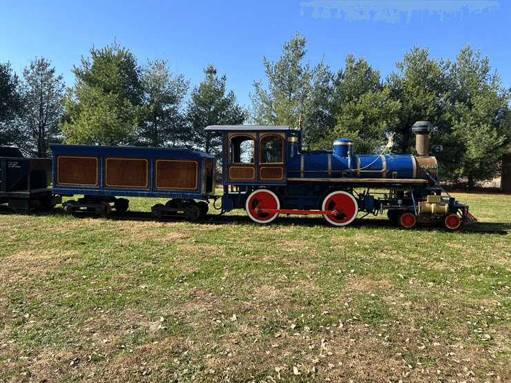 frick-steam-locomotive-with-track-image-12