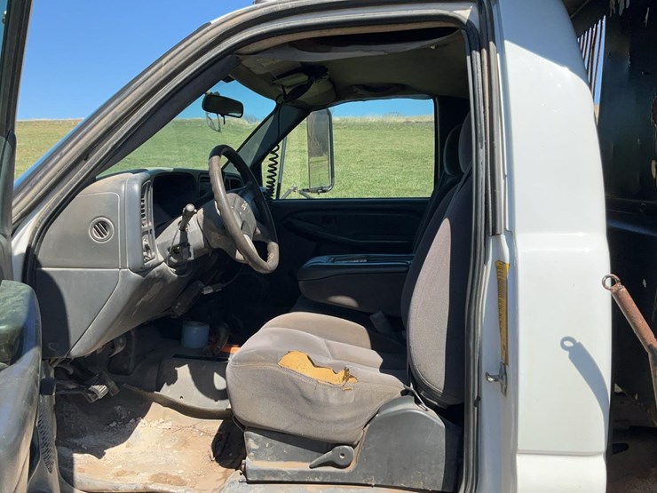 #501-•-2006-gmc-dump-truck-image-9