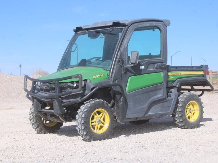 2019-john-deere-gator-image-1