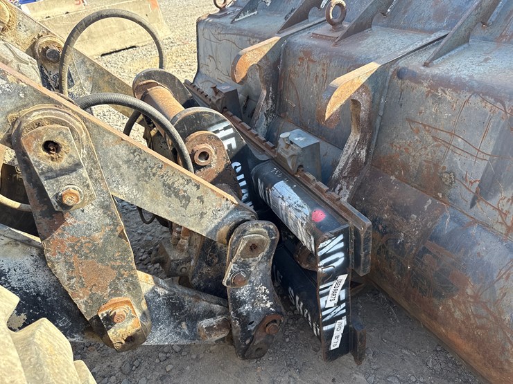 caterpillar-it28f-image-34