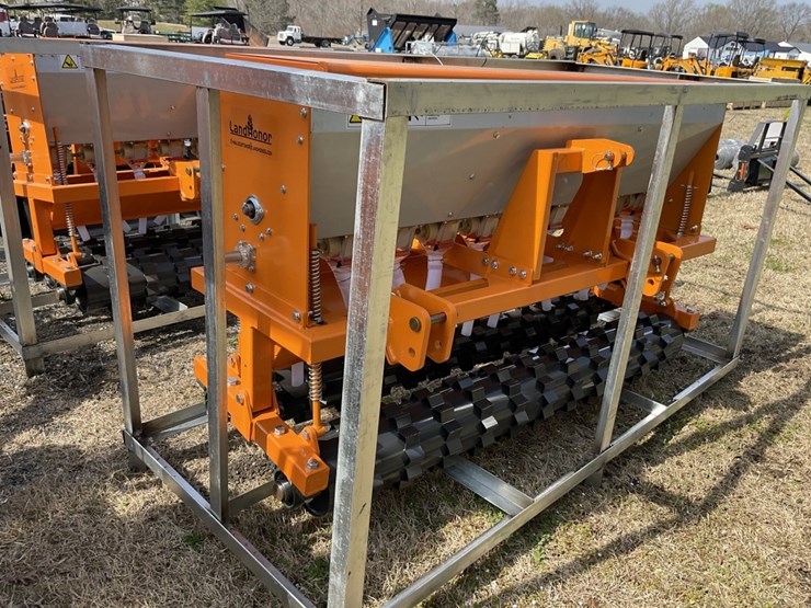 2026-caterpillar-12-image-2