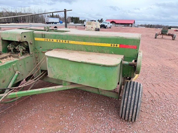 john-deere-336-image-16