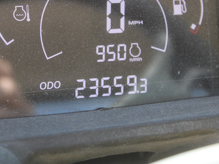 2019-john-deere-gator-image-22