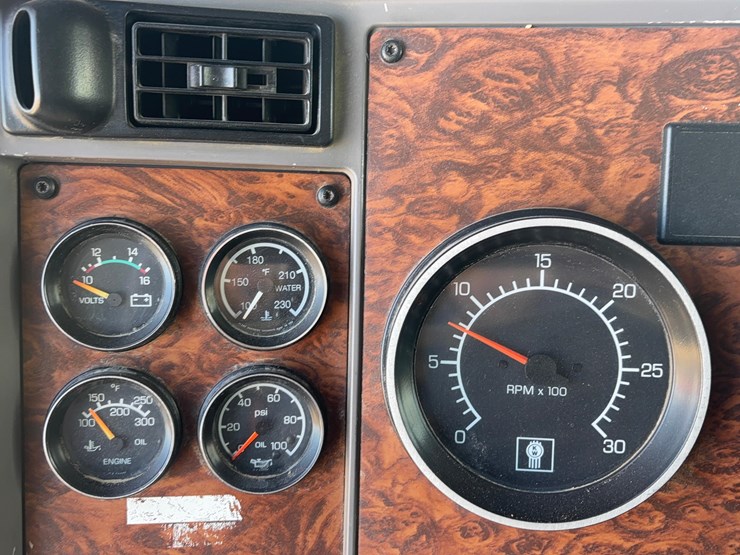 2002-kenworth-t800-image-26