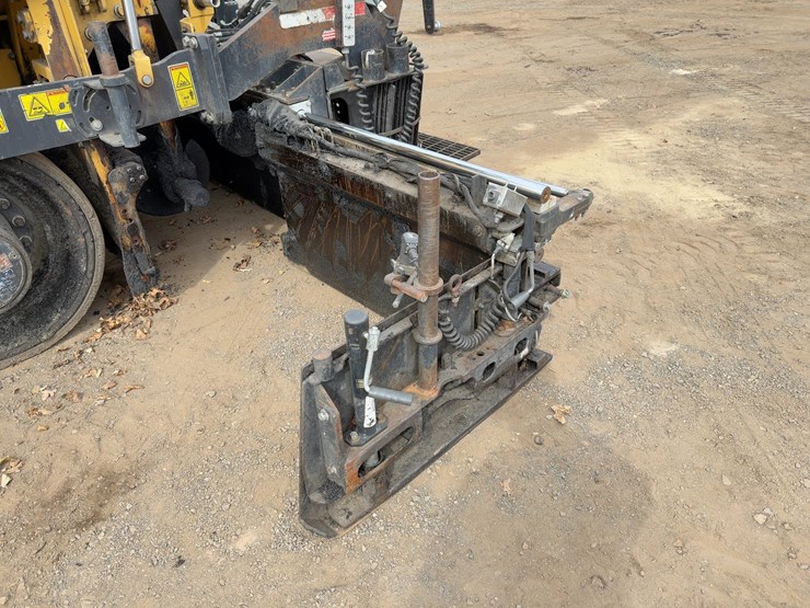 2013-caterpillar-ap-1055e-image-21