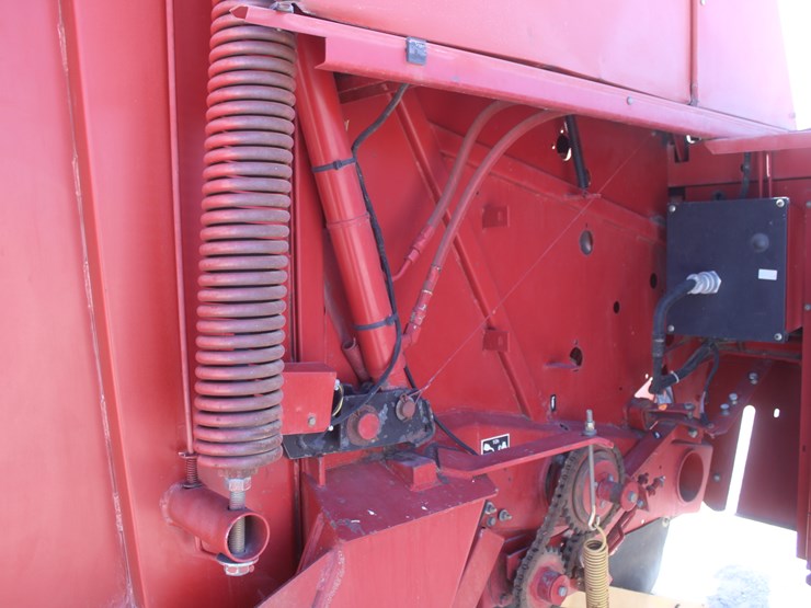 new-holland-664-image-38