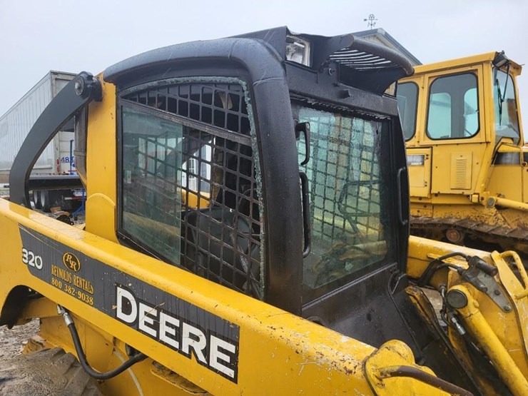 deere-320-image-33