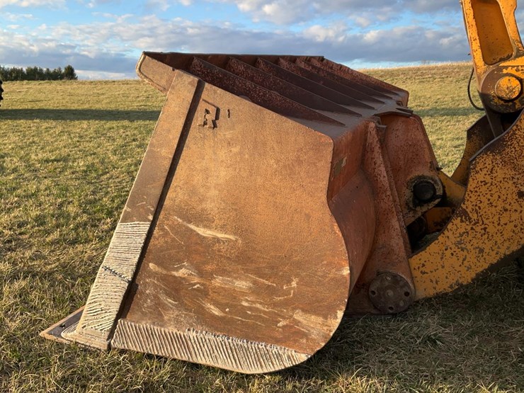 #300-•-2004-dressta-555b-wheel-loader-image-10