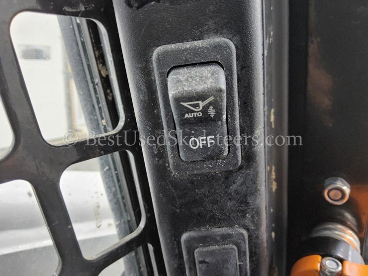 2023-bobcat-t770-image-22