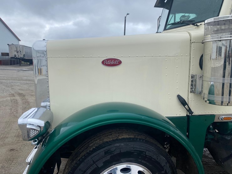 2002-peterbilt-379-image-66