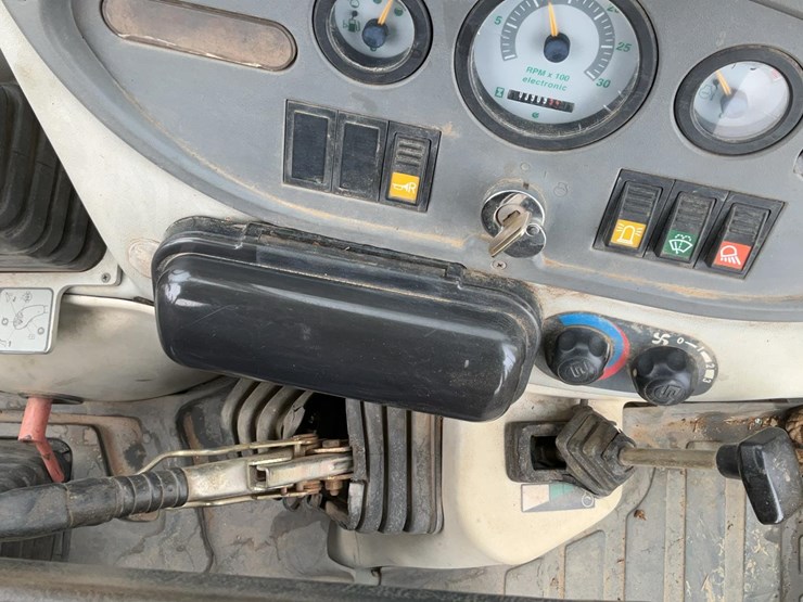 #360-•-2000-komatsu-4x4-utility-backhoe-image-35