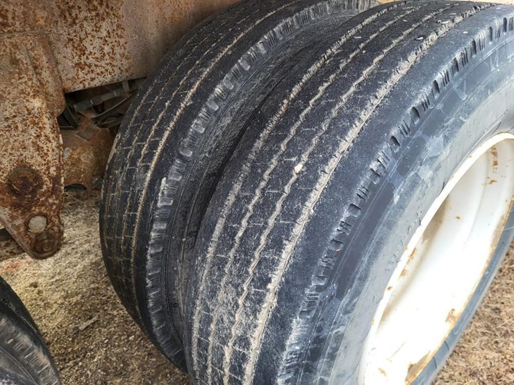 1996-warren-tandem-axle-feed-semi-trailer-image-34