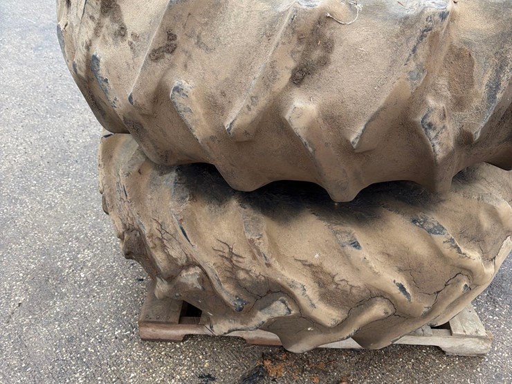 2–18.4-34-tractor-clamp-on-duals-image-6