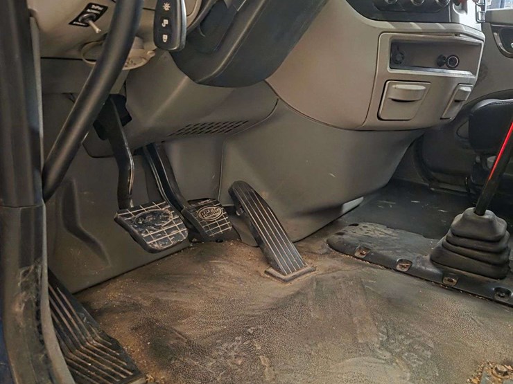 2019-peterbilt-glider-1npbggggx0d654893-mileage:-image-16