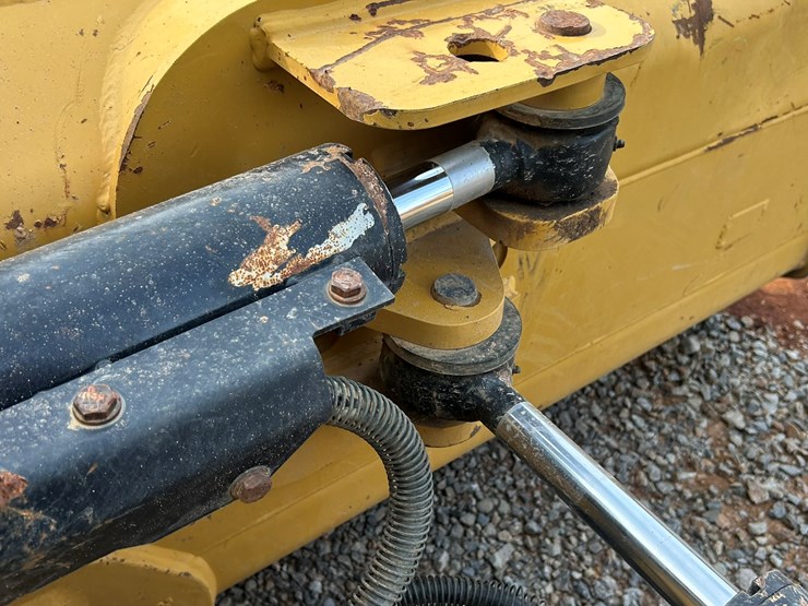 2023-caterpillar-d1-image-20