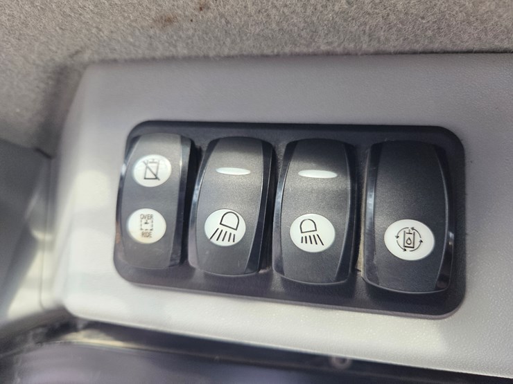 massey-ferguson-8-image-46