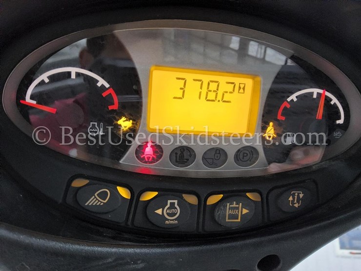 2023-bobcat-t740-image-38