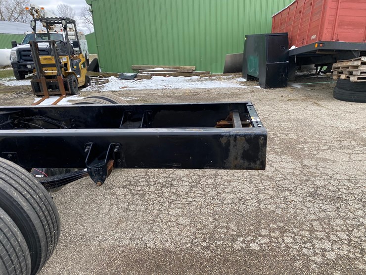 2016-peterbilt-325-image-22