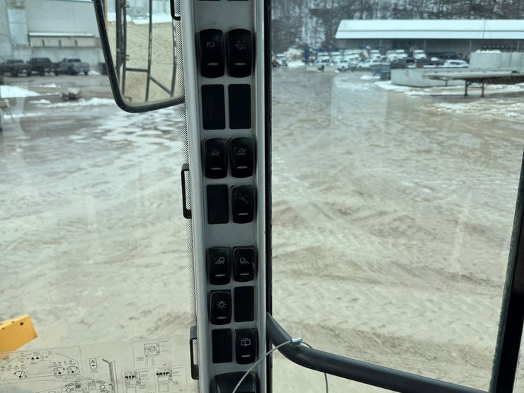 2007-volvo-l120f-image-39