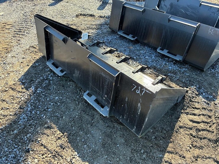 wildcat-72"-skid-steer-tooth-bucket-image-4