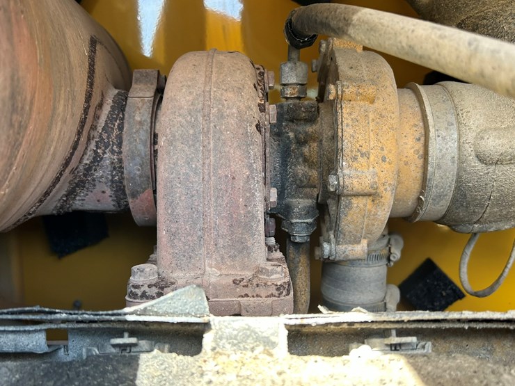 2010-deere-544k-image-53