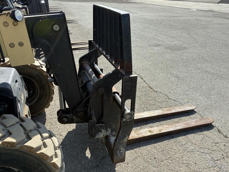 2015-jlg-g5-18a-image-9