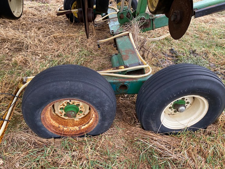 kinze-24-row-planter-image-48