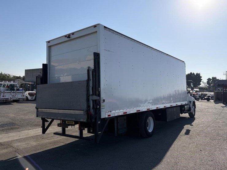 2016-hino-338-image-3