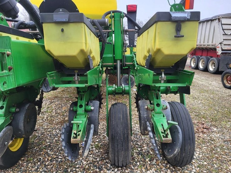 2010-john-deere-1770nt-image-41