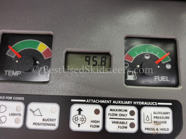 2007-bobcat-t140-image-26