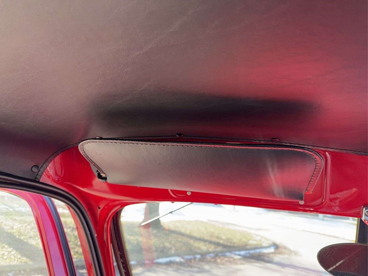 1937-international-d2-panel-truck-image-27