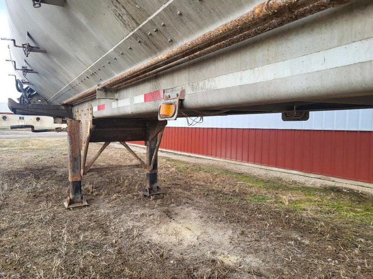 1996-warren-tandem-axle-feed-semi-trailer-image-16