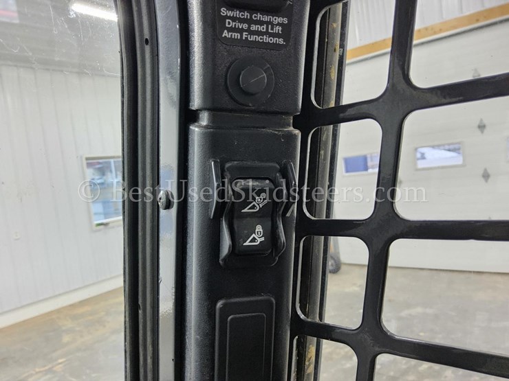 2022-bobcat-t770-image-31