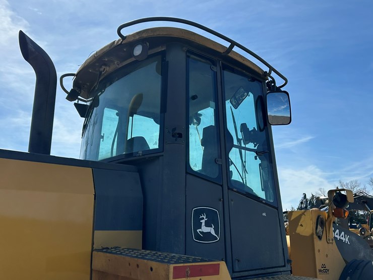 2010-deere-544k-image-65