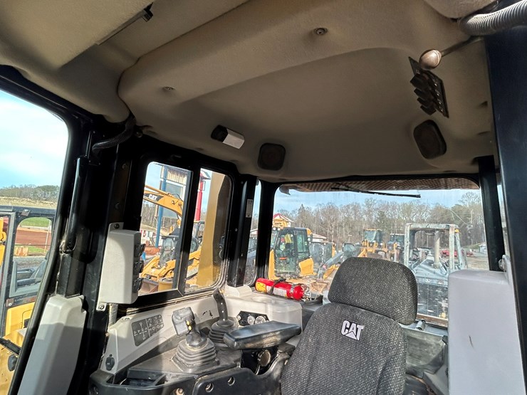 2015-caterpillar-d6t-lgp-image-62