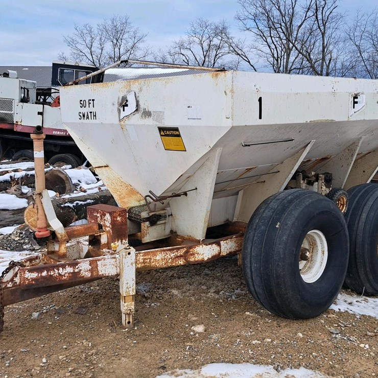 #710 • FS Fertilizer Spreader