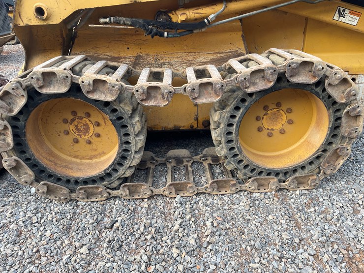 2006-deere-325-image-46