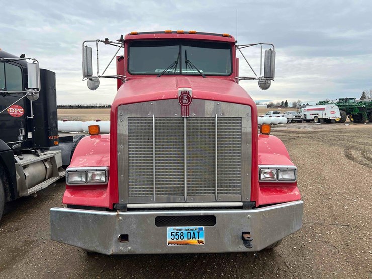 2010-kenworth-t800-image-2